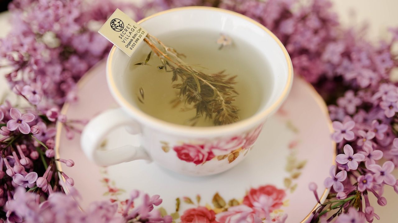 身体を温めるのに適したハーブティ３選とその作り方。