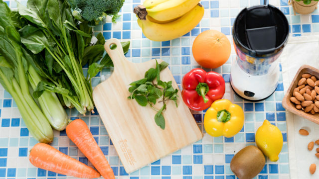 むくみの原因と対策、摂りたい食品。